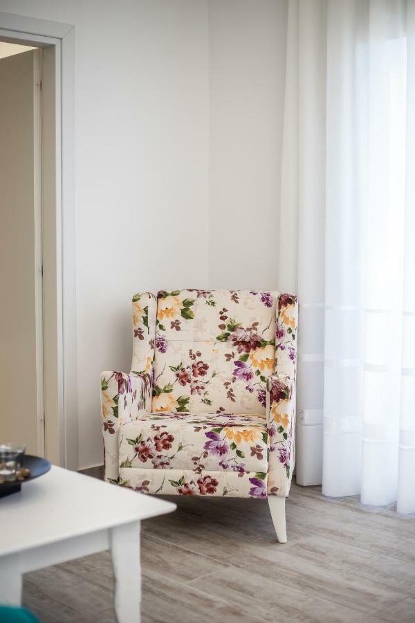 Ammos Luxury Suites ファリラキ エクステリア 写真